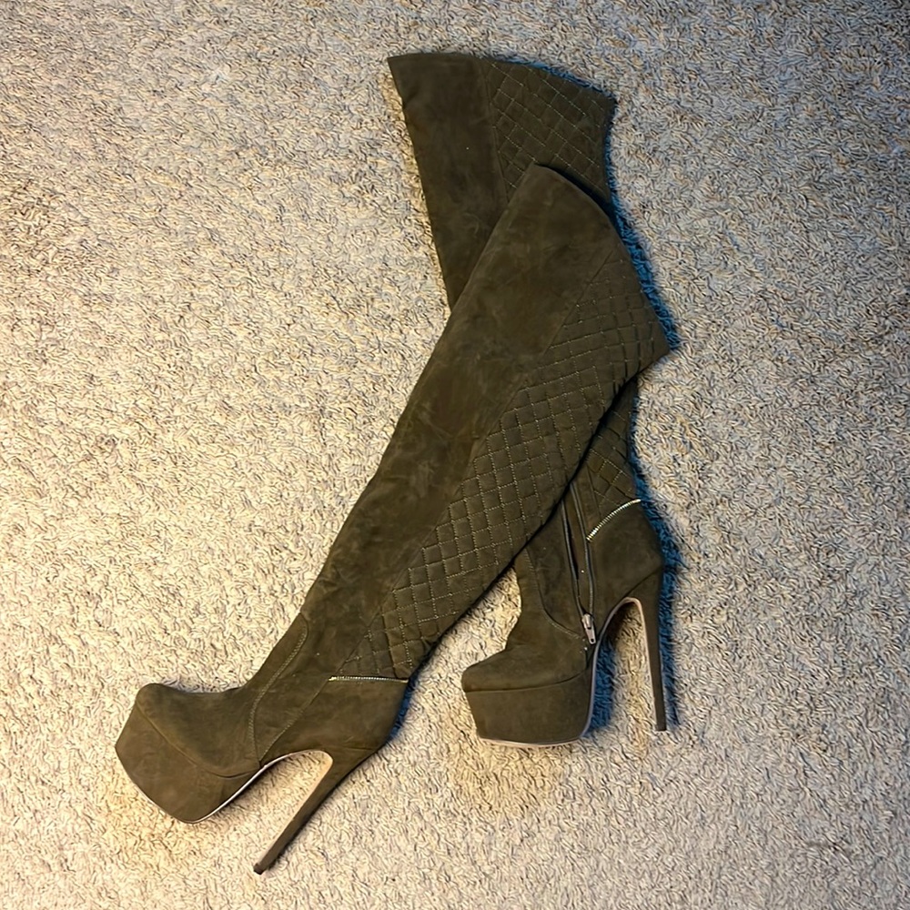 7 1/2 platform over knee boot brand new never worn 6 inch heel